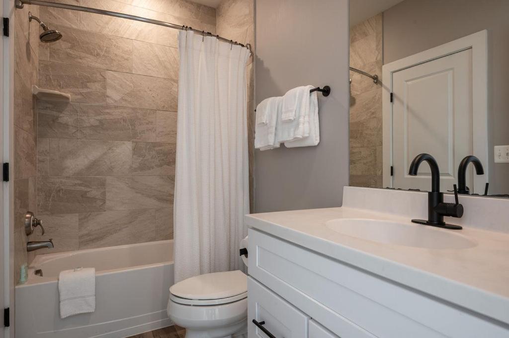 Piedmont Place Suite 402 Modern Apartment In Heart Of Crozet Экстерьер фото
