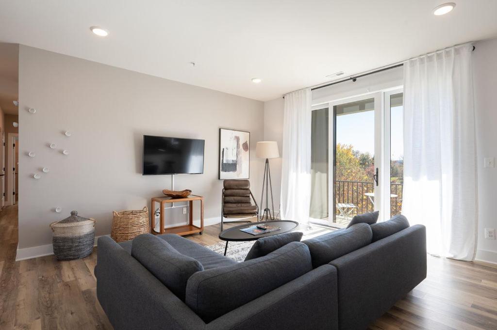 Piedmont Place Suite 402 Modern Apartment In Heart Of Crozet Экстерьер фото